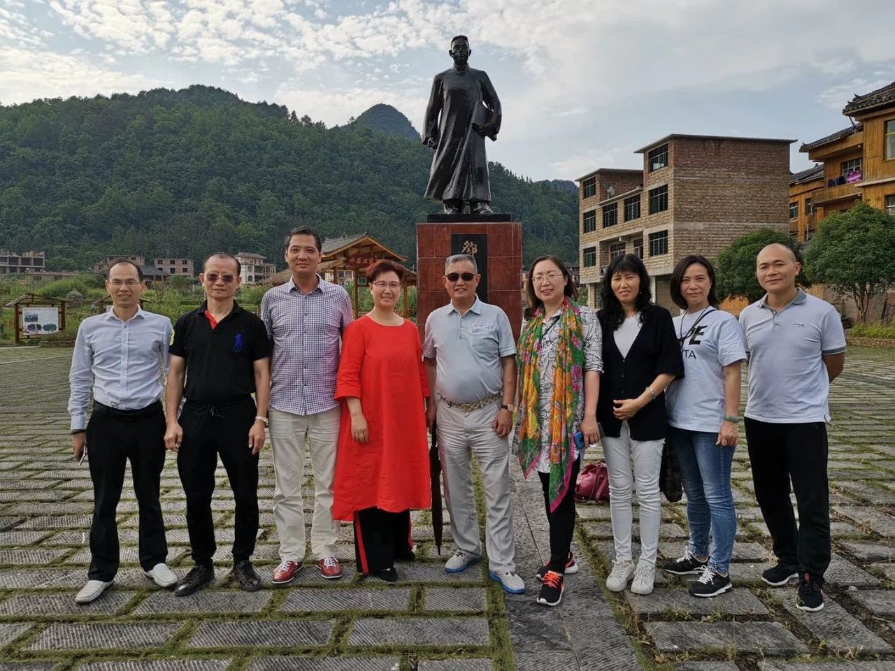 董事長(zhǎng)唐樹(shù)松 尋紅色記憶，憶鄧恩銘波瀾一生