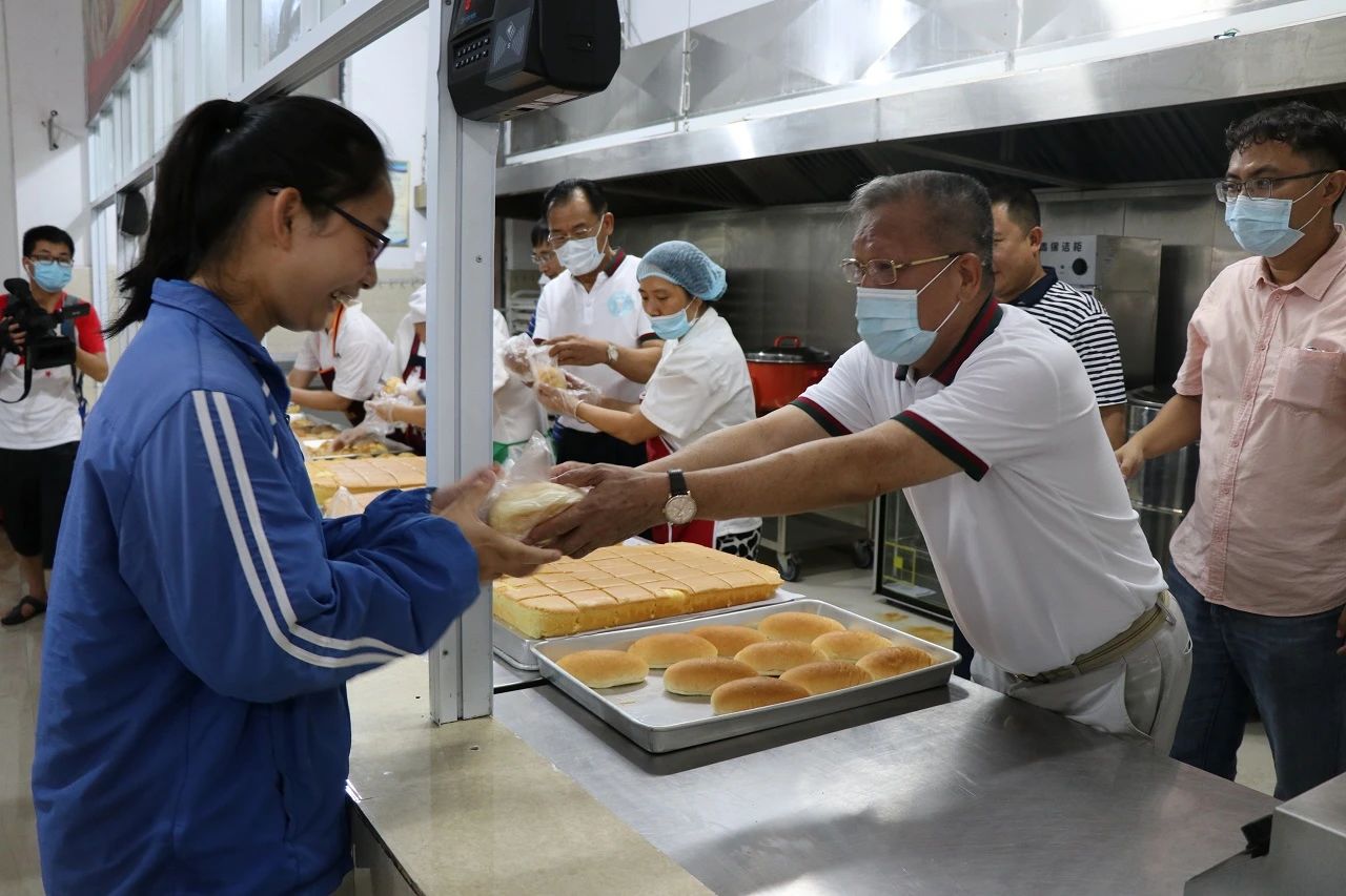 愛心助學(xué)，溫情傳遞&mdash;&mdash;貴州公益助學(xué)系列活動